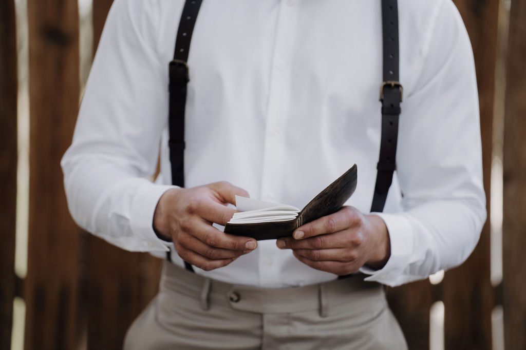 groom holding note